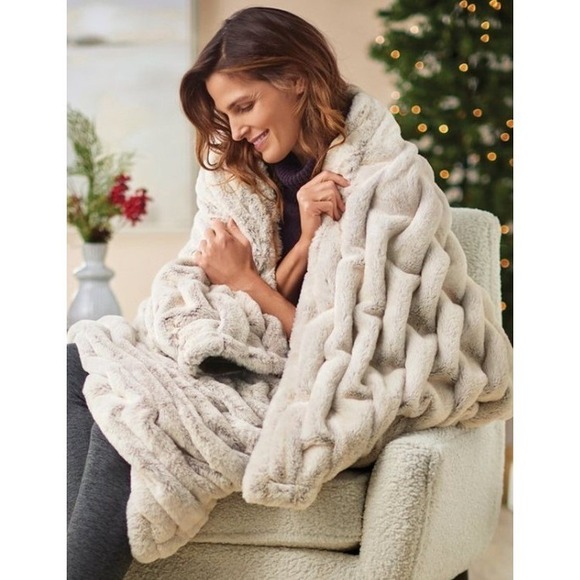 Soft Surroundings Other - Soft Surroundings Faux Fur Throw La Parisienne grey Cozy Soft Luxurious Elegant